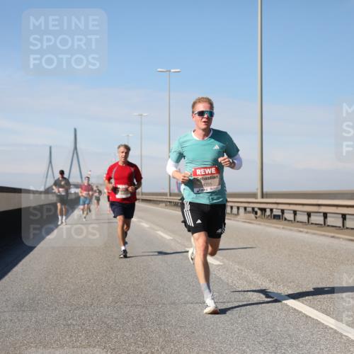 03.10.2025 - Köhlbrandbrückenlauf Yannick Fuchs http://msf.ph/oto/9184063 03.10.2025 11:39:10 Position 3 4155 meine-sportfotos.de