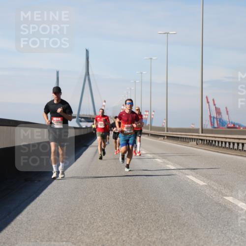 03.10.2025 - Köhlbrandbrückenlauf Yannick Fuchs http://msf.ph/oto/9184072 03.10.2025 11:39:12 Position 3 4089 meine-sportfotos.de