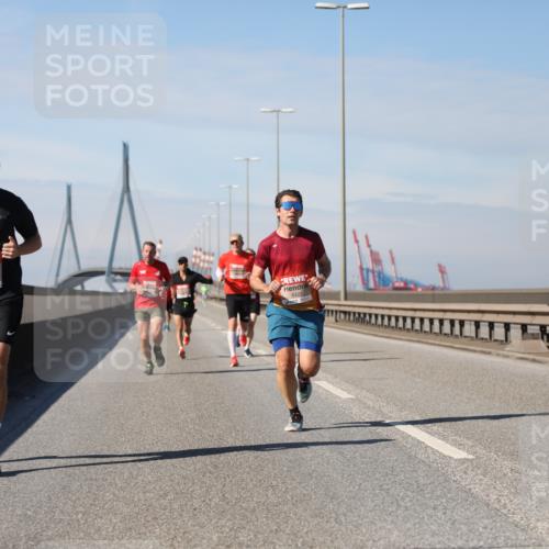 03.10.2025 - Köhlbrandbrückenlauf Yannick Fuchs http://msf.ph/oto/9184082 03.10.2025 11:39:14 Position 3 4089, 6422 meine-sportfotos.de