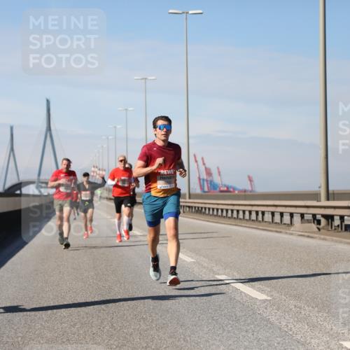 03.10.2025 - Köhlbrandbrückenlauf Yannick Fuchs http://msf.ph/oto/9184083 03.10.2025 11:39:15 Position 3 4089 meine-sportfotos.de