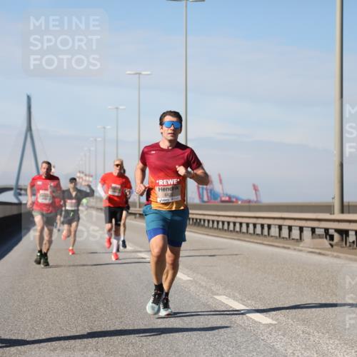 03.10.2025 - Köhlbrandbrückenlauf Yannick Fuchs http://msf.ph/oto/9184084 03.10.2025 11:39:15 Position 3 6422 meine-sportfotos.de