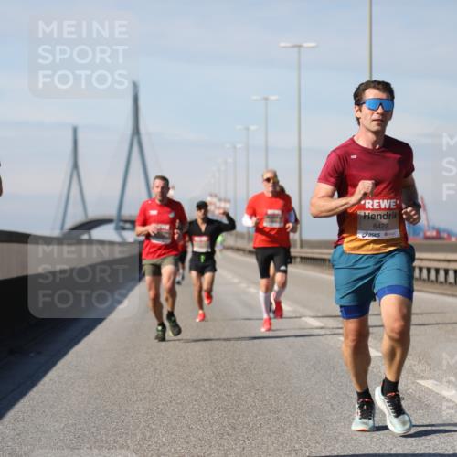 03.10.2025 - Köhlbrandbrückenlauf Yannick Fuchs http://msf.ph/oto/9184085 03.10.2025 11:39:15 Position 3 4089, 6422 meine-sportfotos.de