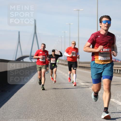 03.10.2025 - Köhlbrandbrückenlauf Yannick Fuchs http://msf.ph/oto/9184086 03.10.2025 11:39:15 Position 3 9, 6422 meine-sportfotos.de
