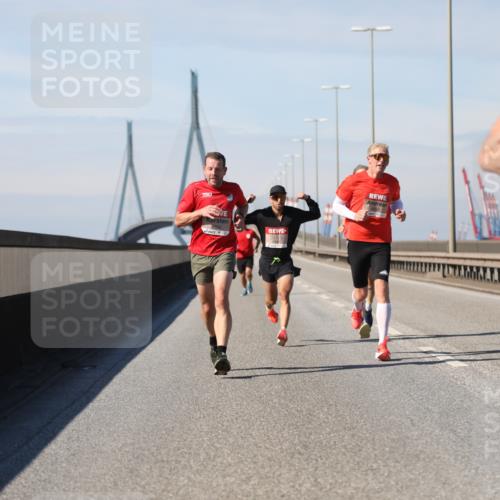 03.10.2025 - Köhlbrandbrückenlauf Yannick Fuchs http://msf.ph/oto/9184088 03.10.2025 11:39:16 Position 3 6422 meine-sportfotos.de