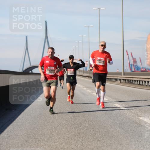 03.10.2025 - Köhlbrandbrückenlauf Yannick Fuchs http://msf.ph/oto/9184089 03.10.2025 11:39:16 Position 3 15, 6656, 6422 meine-sportfotos.de