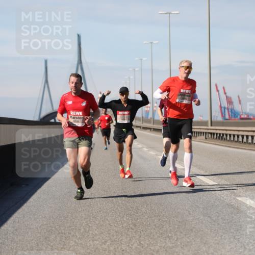 03.10.2025 - Köhlbrandbrückenlauf Yannick Fuchs http://msf.ph/oto/9184090 03.10.2025 11:39:17 Position 3 6656, 4040 meine-sportfotos.de