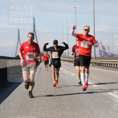 03.10.2025 - Köhlbrandbrückenlauf Yannick Fuchs http://msf.ph/oto/9184092 03.10.2025 11:39:17 Position 3 6656, 20, 4040 meine-sportfotos.de