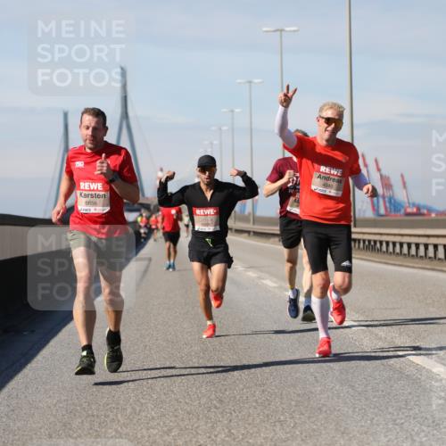 03.10.2025 - Köhlbrandbrückenlauf Yannick Fuchs http://msf.ph/oto/9184093 03.10.2025 11:39:17 Position 3 6656, 6804, 4040 meine-sportfotos.de
