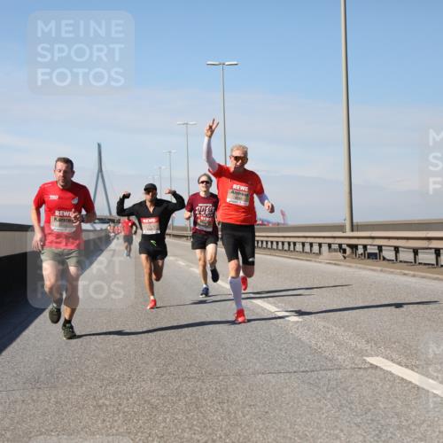 03.10.2025 - Köhlbrandbrückenlauf Yannick Fuchs http://msf.ph/oto/9184095 03.10.2025 11:39:18 Position 3 2015 meine-sportfotos.de
