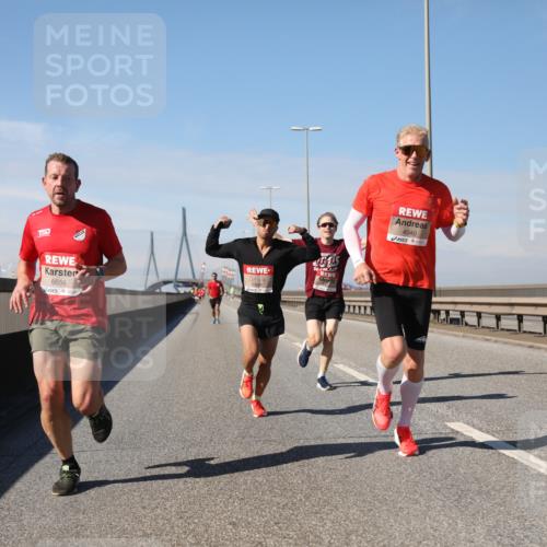 03.10.2025 - Köhlbrandbrückenlauf Yannick Fuchs http://msf.ph/oto/9184100 03.10.2025 11:39:19 Position 3 15, 6656, 4040 meine-sportfotos.de