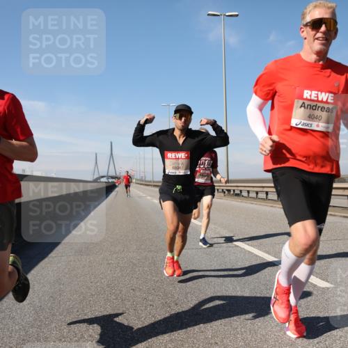 03.10.2025 - Köhlbrandbrückenlauf Yannick Fuchs http://msf.ph/oto/9184104 03.10.2025 11:39:19 Position 3 6656, 6804, 4040 meine-sportfotos.de