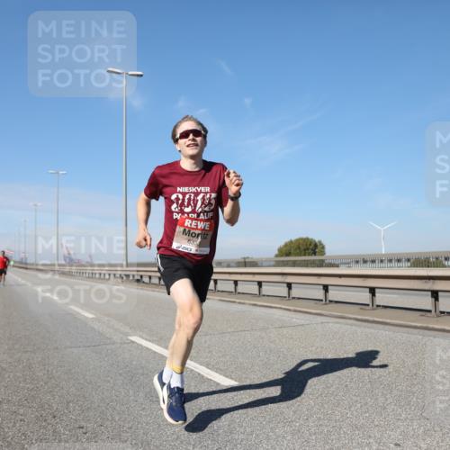 03.10.2025 - Köhlbrandbrückenlauf Yannick Fuchs http://msf.ph/oto/9184107 03.10.2025 11:39:20 Position 3 201, 6333 meine-sportfotos.de