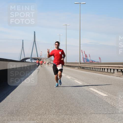 03.10.2025 - Köhlbrandbrückenlauf Yannick Fuchs http://msf.ph/oto/9184119 03.10.2025 11:39:24 Position 3  meine-sportfotos.de