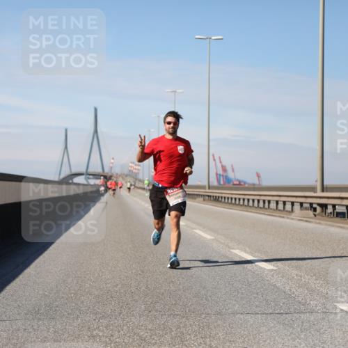 03.10.2025 - Köhlbrandbrückenlauf Yannick Fuchs http://msf.ph/oto/9184124 03.10.2025 11:39:25 Position 3 4088 meine-sportfotos.de