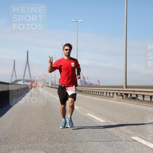 03.10.2025 - Köhlbrandbrückenlauf Yannick Fuchs http://msf.ph/oto/9184127 03.10.2025 11:39:25 Position 3 4088 meine-sportfotos.de
