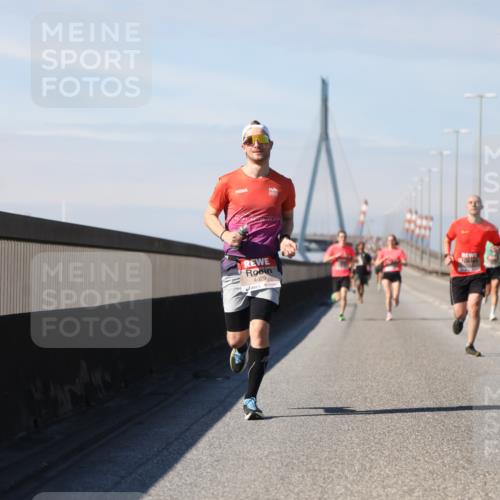 03.10.2025 - Köhlbrandbrückenlauf Yannick Fuchs http://msf.ph/oto/9184149 03.10.2025 11:39:39 Position 3 4029 meine-sportfotos.de