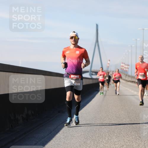 03.10.2025 - Köhlbrandbrückenlauf Yannick Fuchs http://msf.ph/oto/9184150 03.10.2025 11:39:40 Position 3 2, 195, 12, 195, 42, 195429 meine-sportfotos.de