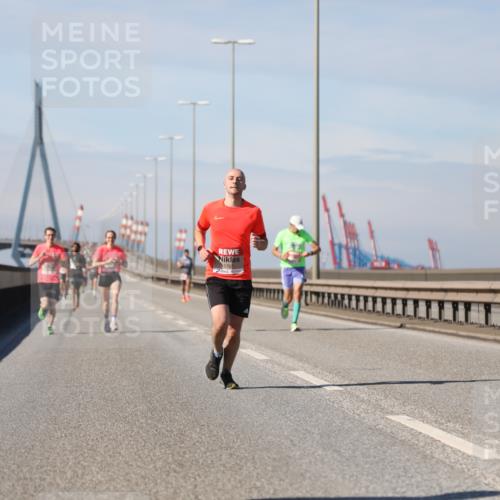 03.10.2025 - Köhlbrandbrückenlauf Yannick Fuchs http://msf.ph/oto/9184155 03.10.2025 11:39:41 Position 3 329, 5765 meine-sportfotos.de