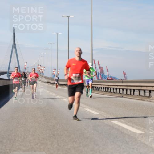 03.10.2025 - Köhlbrandbrückenlauf Yannick Fuchs http://msf.ph/oto/9184158 03.10.2025 11:39:41 Position 3  meine-sportfotos.de