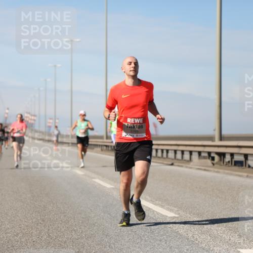 03.10.2025 - Köhlbrandbrückenlauf Yannick Fuchs http://msf.ph/oto/9184160 03.10.2025 11:39:43 Position 3 5765 meine-sportfotos.de