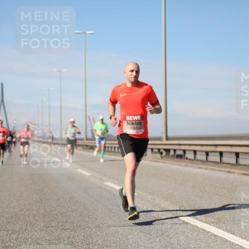 03.10.2025 - Köhlbrandbrückenlauf Yannick Fuchs http://msf.ph/oto/9184162 03.10.2025 11:39:43 Position 3 5765 meine-sportfotos.de