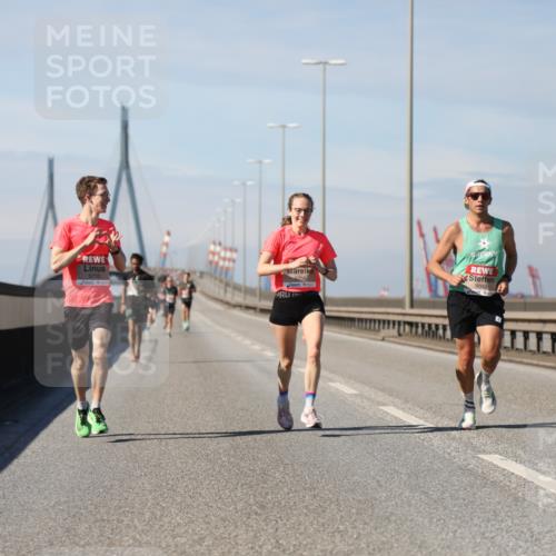 03.10.2025 - Köhlbrandbrückenlauf Yannick Fuchs http://msf.ph/oto/9184170 03.10.2025 11:39:45 Position 3 5710, 4030, 5947 meine-sportfotos.de