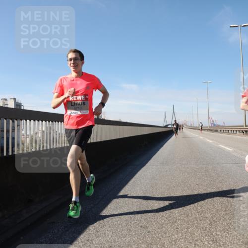 03.10.2025 - Köhlbrandbrückenlauf Yannick Fuchs http://msf.ph/oto/9184184 03.10.2025 11:39:48 Position 3 5710 meine-sportfotos.de