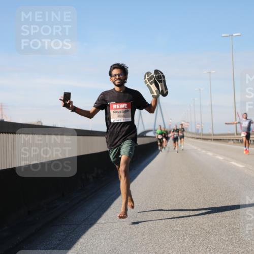 03.10.2025 - Köhlbrandbrückenlauf Yannick Fuchs http://msf.ph/oto/9184199 03.10.2025 11:39:52 Position 3 4043 meine-sportfotos.de