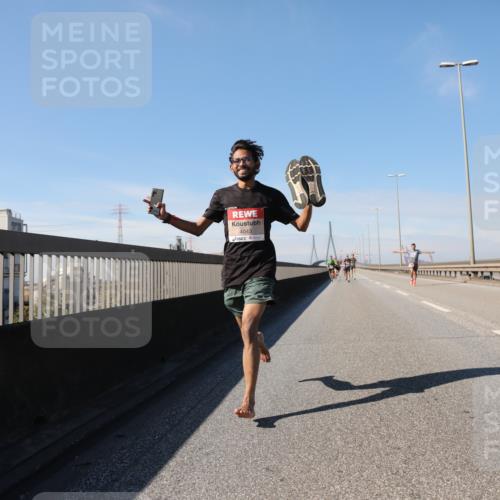 03.10.2025 - Köhlbrandbrückenlauf Yannick Fuchs http://msf.ph/oto/9184203 03.10.2025 11:39:53 Position 3 4043 meine-sportfotos.de