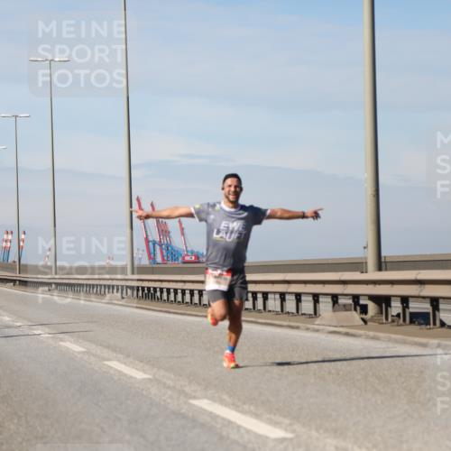 03.10.2025 - Köhlbrandbrückenlauf Yannick Fuchs http://msf.ph/oto/9184206 03.10.2025 11:39:54 Position 3  meine-sportfotos.de