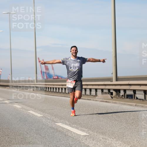 03.10.2025 - Köhlbrandbrückenlauf Yannick Fuchs http://msf.ph/oto/9184208 03.10.2025 11:39:54 Position 3 6002 meine-sportfotos.de