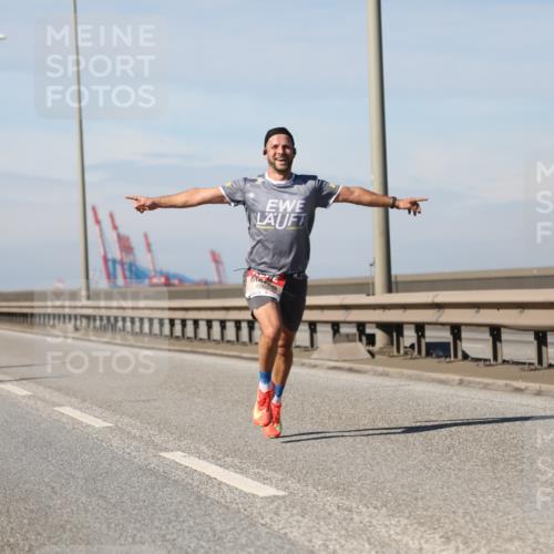 03.10.2025 - Köhlbrandbrückenlauf Yannick Fuchs http://msf.ph/oto/9184210 03.10.2025 11:39:55 Position 3 6002 meine-sportfotos.de