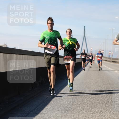 03.10.2025 - Köhlbrandbrückenlauf Yannick Fuchs http://msf.ph/oto/9184231 03.10.2025 11:40:00 Position 3 6624, 6621, 6817 meine-sportfotos.de