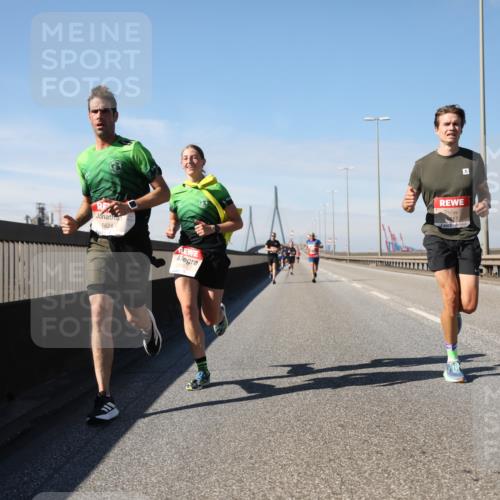 03.10.2025 - Köhlbrandbrückenlauf Yannick Fuchs http://msf.ph/oto/9184235 03.10.2025 11:40:01 Position 3 6624, 6621, 8817 meine-sportfotos.de