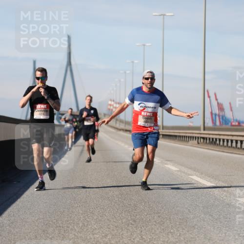 03.10.2025 - Köhlbrandbrückenlauf Yannick Fuchs http://msf.ph/oto/9184250 03.10.2025 11:40:04 Position 3 4079, 4023 meine-sportfotos.de