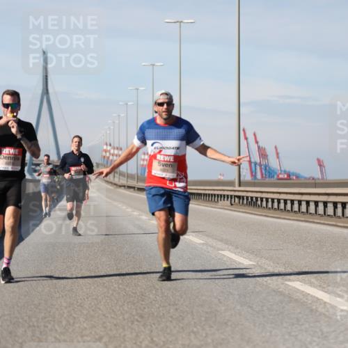 03.10.2025 - Köhlbrandbrückenlauf Yannick Fuchs http://msf.ph/oto/9184251 03.10.2025 11:40:05 Position 3 4079, 4023 meine-sportfotos.de