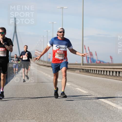 03.10.2025 - Köhlbrandbrückenlauf Yannick Fuchs http://msf.ph/oto/9184252 03.10.2025 11:40:05 Position 3 4079, 4023 meine-sportfotos.de