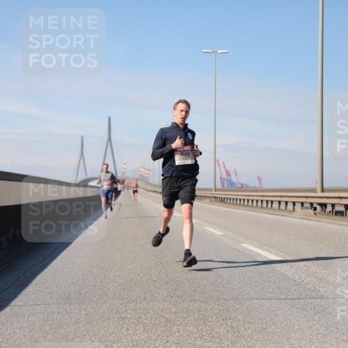 03.10.2025 - Köhlbrandbrückenlauf Yannick Fuchs http://msf.ph/oto/9184267 03.10.2025 11:40:09 Position 3 4598 meine-sportfotos.de