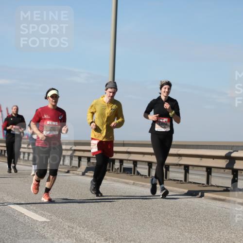 03.10.2025 - Köhlbrandbrückenlauf Yannick Fuchs http://msf.ph/oto/9184292 03.10.2025 12:01:46 Position 3 5712 meine-sportfotos.de