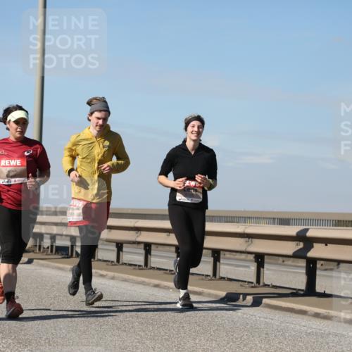 03.10.2025 - Köhlbrandbrückenlauf Yannick Fuchs http://msf.ph/oto/9184300 03.10.2025 12:01:47 Position 3 6807, 5122, 5125 meine-sportfotos.de