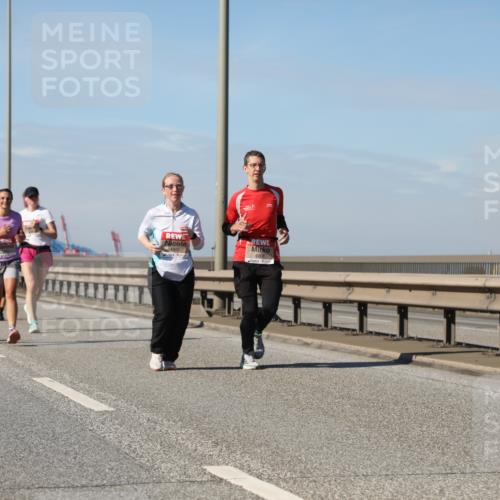 03.10.2025 - Köhlbrandbrückenlauf Yannick Fuchs http://msf.ph/oto/9184340 03.10.2025 12:01:55 Position 3 4905, 4904 meine-sportfotos.de