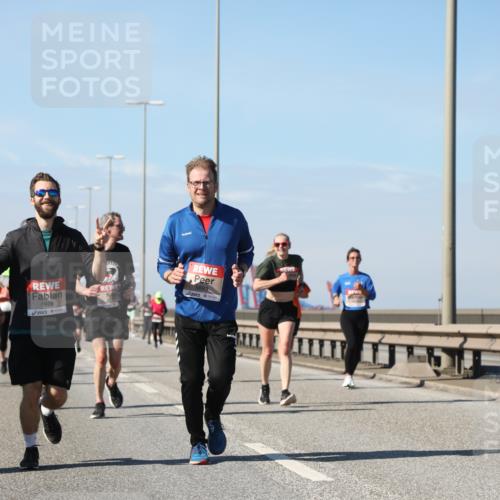 03.10.2025 - Köhlbrandbrückenlauf Yannick Fuchs http://msf.ph/oto/9184396 03.10.2025 12:02:02 Position 3 5878, 5883 meine-sportfotos.de