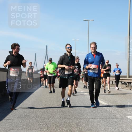 03.10.2025 - Köhlbrandbrückenlauf Yannick Fuchs http://msf.ph/oto/9184405 03.10.2025 12:02:03 Position 3 5882 meine-sportfotos.de
