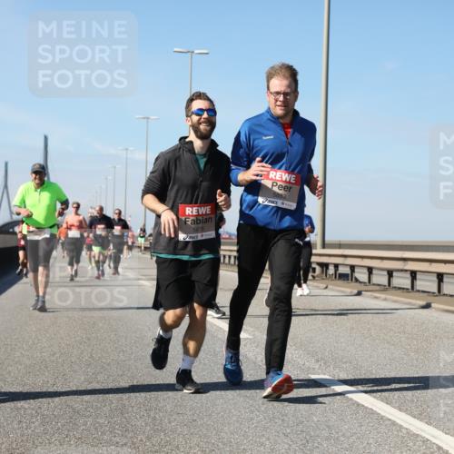 03.10.2025 - Köhlbrandbrückenlauf Yannick Fuchs http://msf.ph/oto/9184417 03.10.2025 12:02:04 Position 3 5878, 5883 meine-sportfotos.de