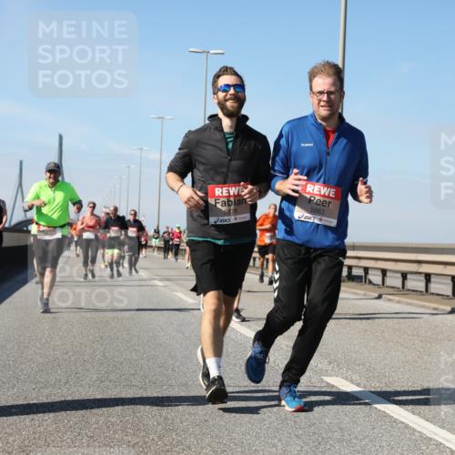 03.10.2025 - Köhlbrandbrückenlauf Yannick Fuchs http://msf.ph/oto/9184420 03.10.2025 12:02:04 Position 3 5878, 5883 meine-sportfotos.de