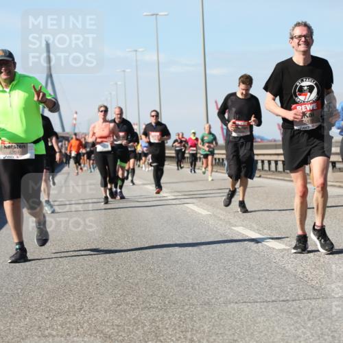 03.10.2025 - Köhlbrandbrückenlauf Yannick Fuchs http://msf.ph/oto/9184431 03.10.2025 12:02:05 Position 3 6209, 5172 meine-sportfotos.de