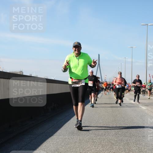 03.10.2025 - Köhlbrandbrückenlauf Yannick Fuchs http://msf.ph/oto/9184444 03.10.2025 12:02:06 Position 3  meine-sportfotos.de