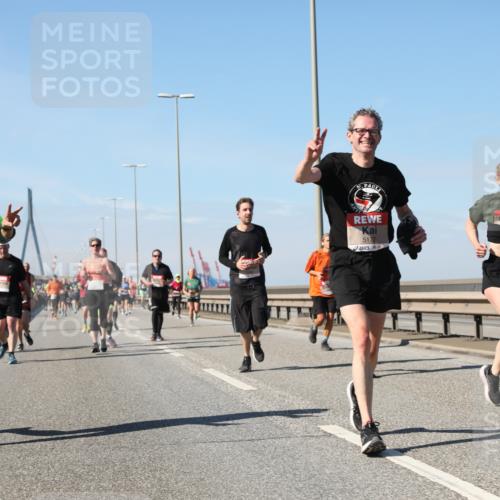03.10.2025 - Köhlbrandbrückenlauf Yannick Fuchs http://msf.ph/oto/9184446 03.10.2025 12:02:06 Position 3 6209, 5172 meine-sportfotos.de