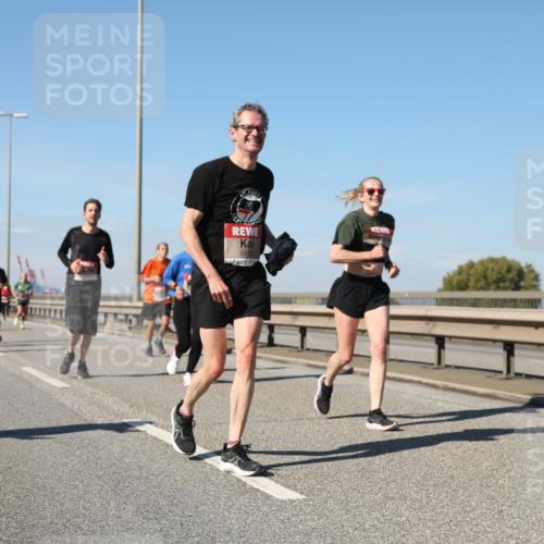 03.10.2025 - Köhlbrandbrückenlauf Yannick Fuchs http://msf.ph/oto/9184450 03.10.2025 12:02:07 Position 3 5172 meine-sportfotos.de