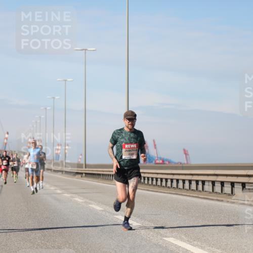 03.10.2025 - Köhlbrandbrückenlauf Yannick Fuchs http://msf.ph/oto/9184460 03.10.2025 11:40:54 Position 3 4001 meine-sportfotos.de